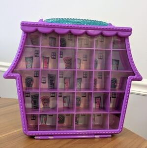 Disney Doorables Ultimate Collector’s Purple Case (Series 7)